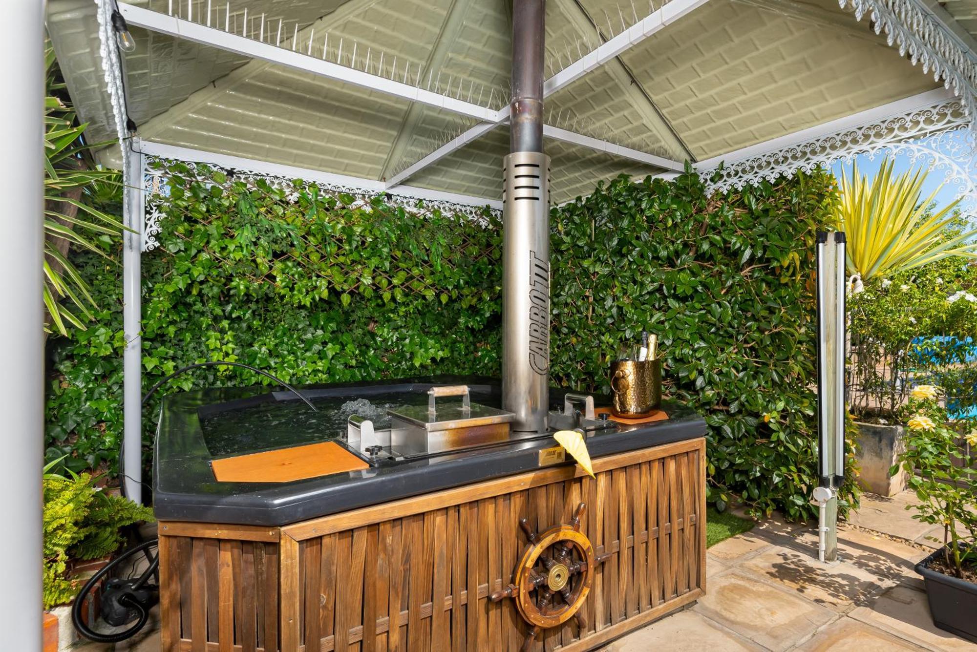 Meerendal Cottage-Affordable Luxury-Private Garden With Pool & Hot Tub Κέιπ Τάουν Εξωτερικό φωτογραφία